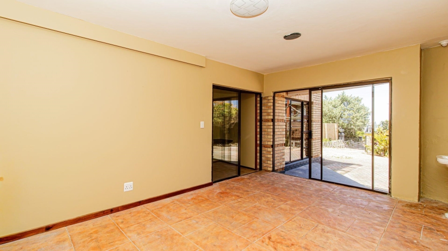 5 Bedroom Property for Sale in Hersham Western Cape